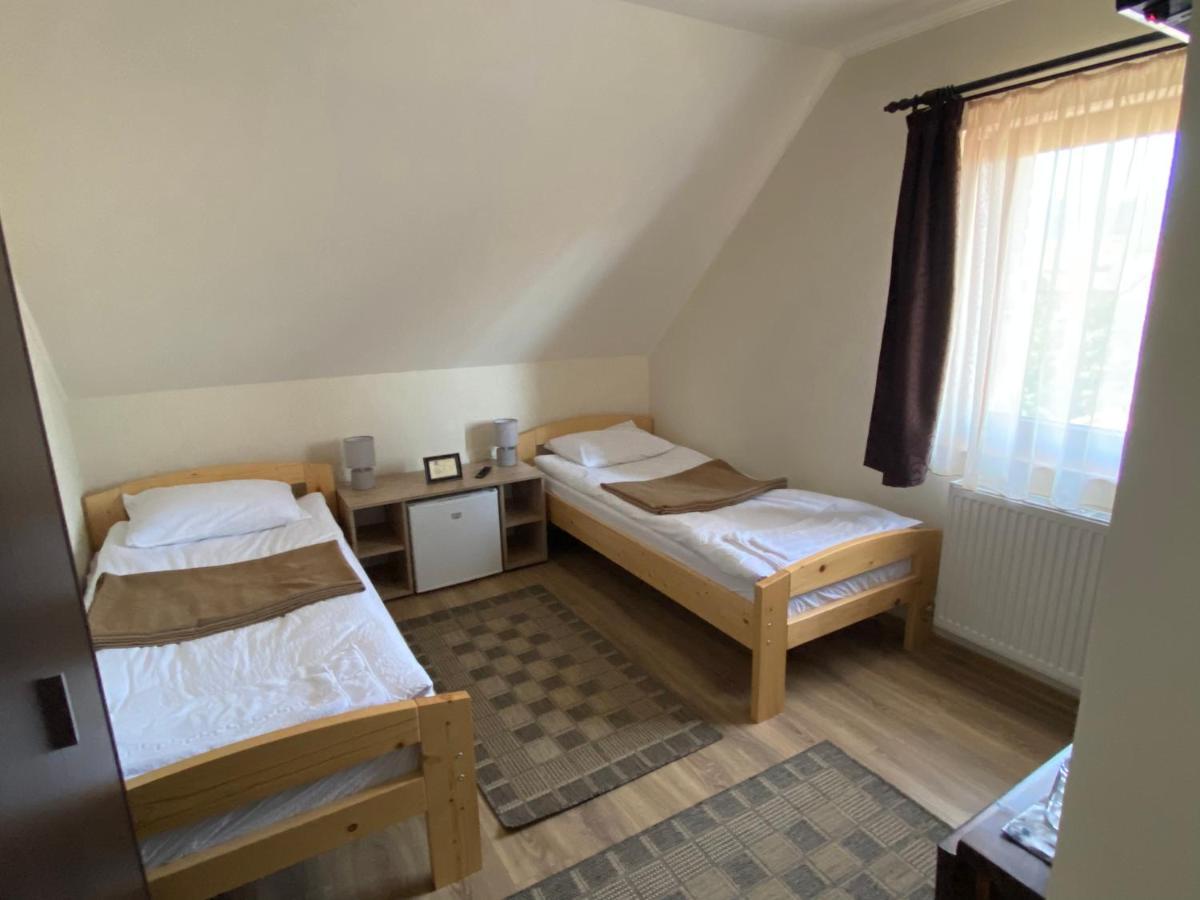 Gradics Panzio Otel Siculeni Dış mekan fotoğraf
