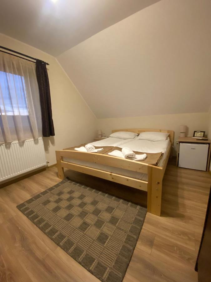 Gradics Panzio Otel Siculeni Dış mekan fotoğraf