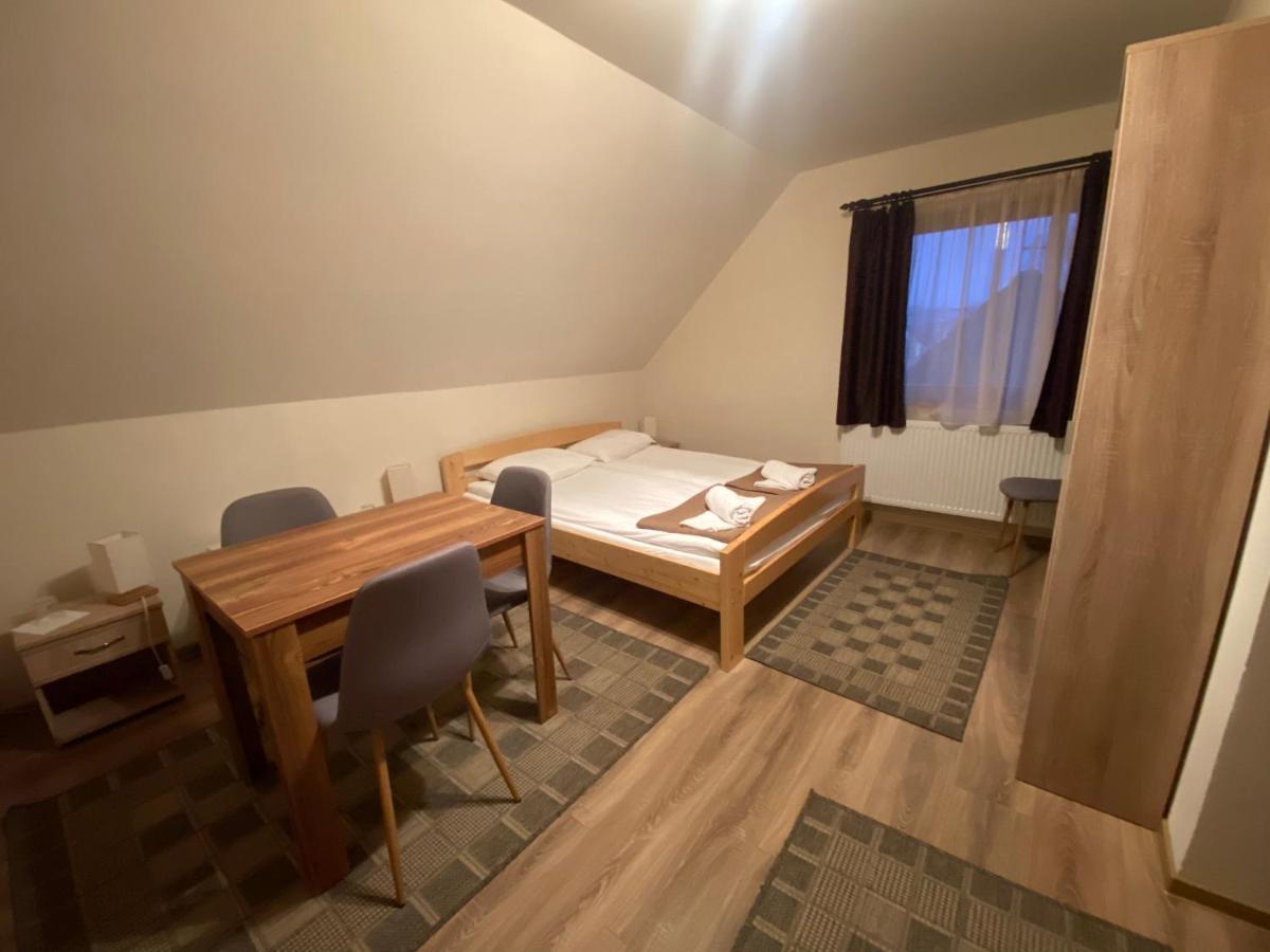 Gradics Panzio Otel Siculeni Dış mekan fotoğraf