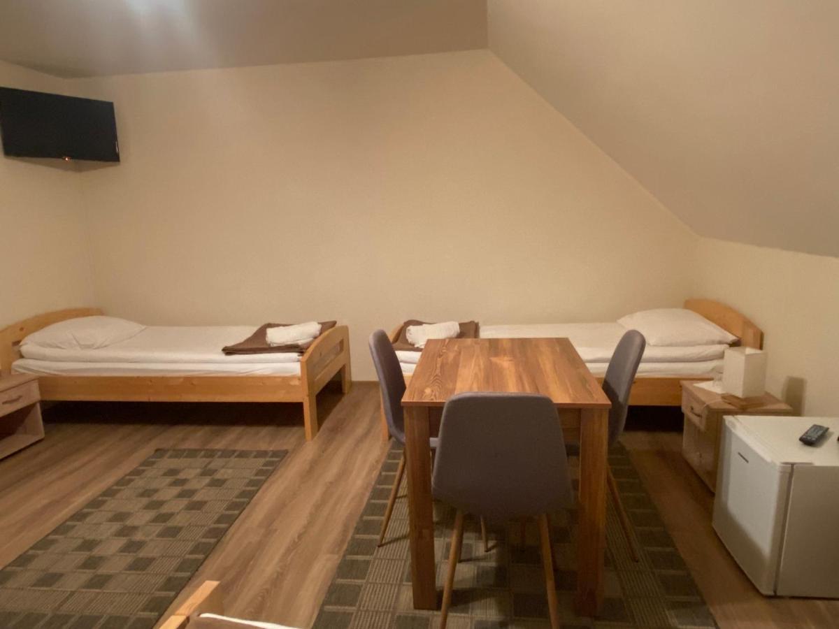 Gradics Panzio Otel Siculeni Dış mekan fotoğraf